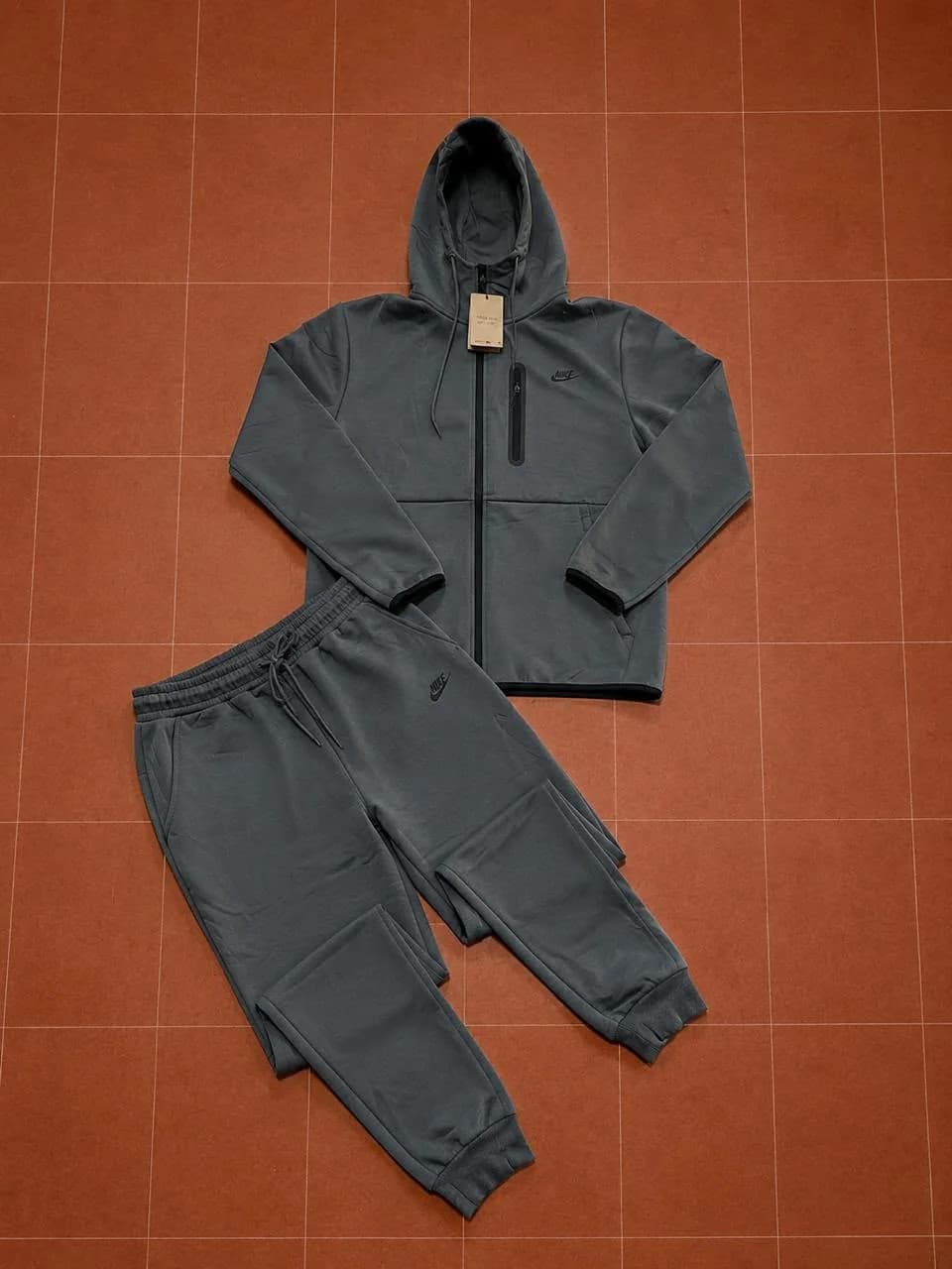 Conjunto Tech Gris Oscuro