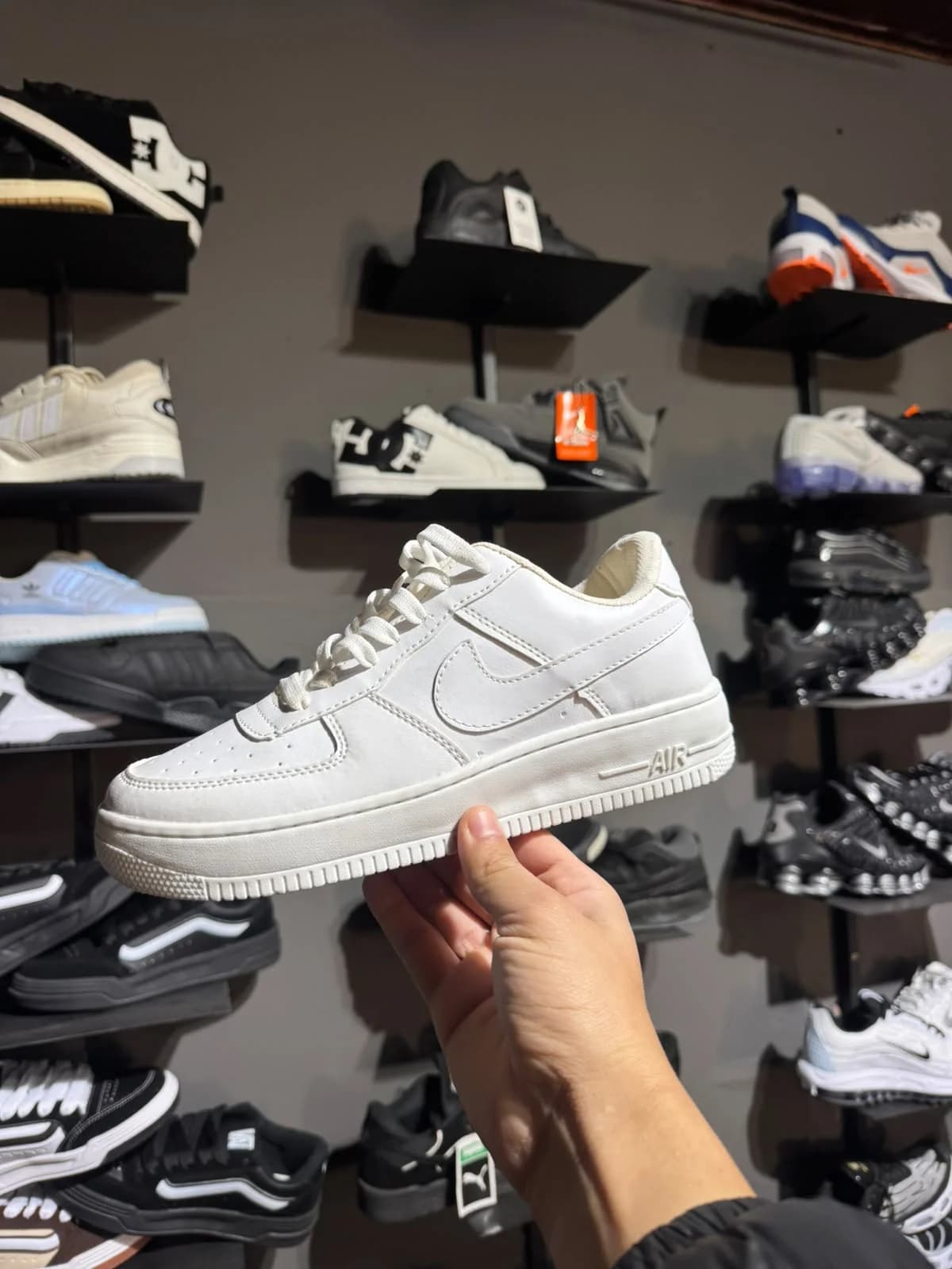 Zapatilla Urbana Negra y Blanca