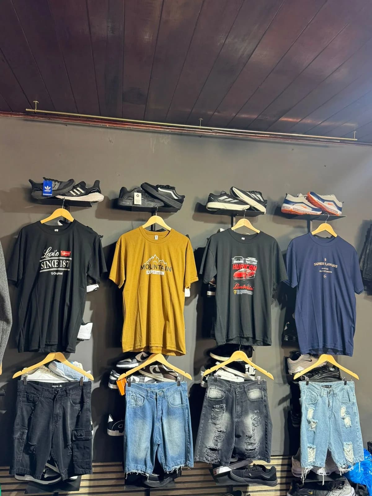 Combo Remera Estampada y Bermuda Denim